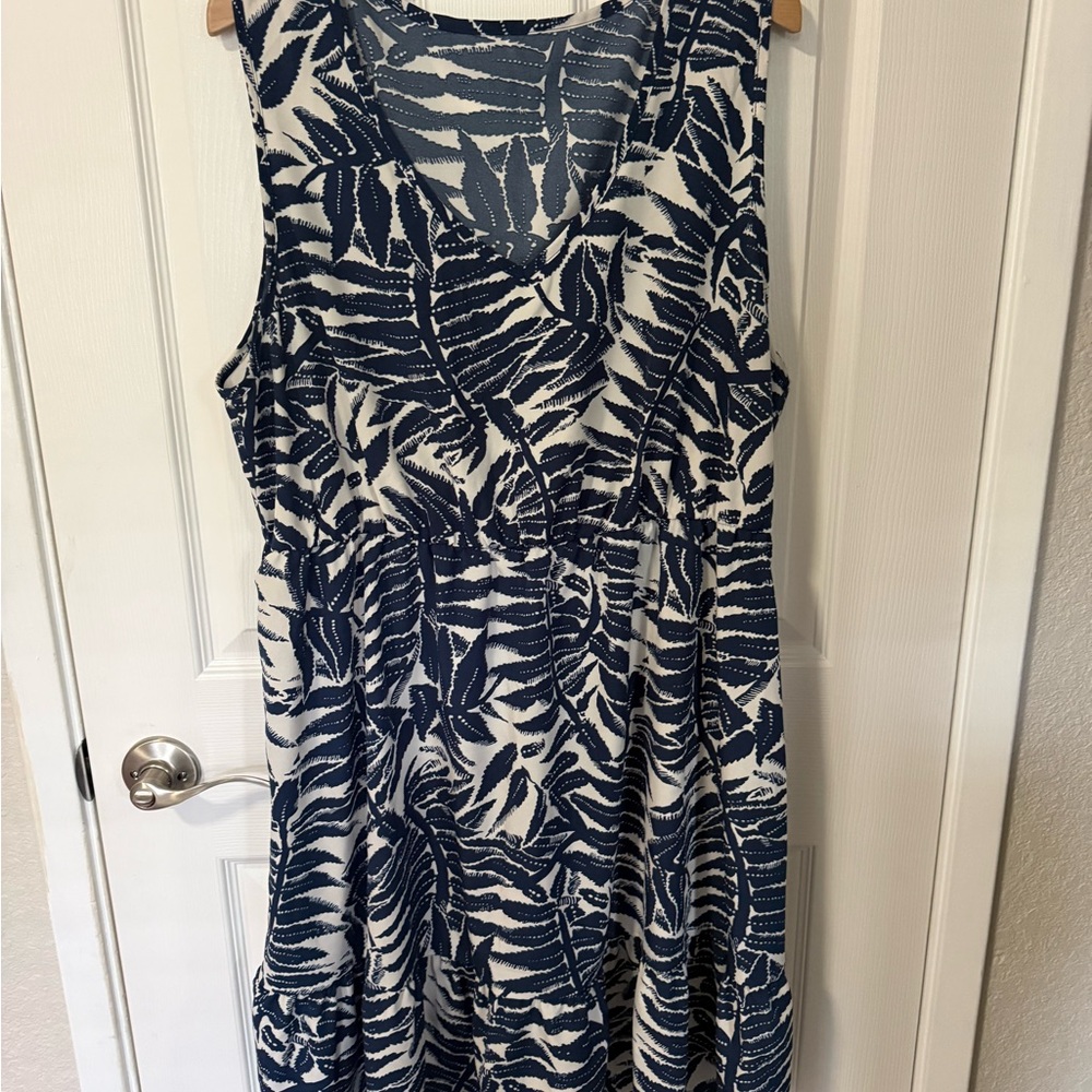 Shein Sleeveless Navy and Beige Leaf-Print Women's Dress